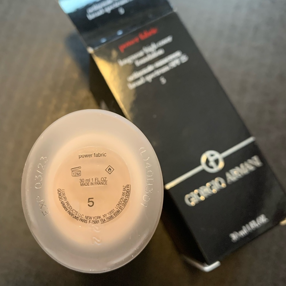 Giorgio Armani Power Fabric foundation